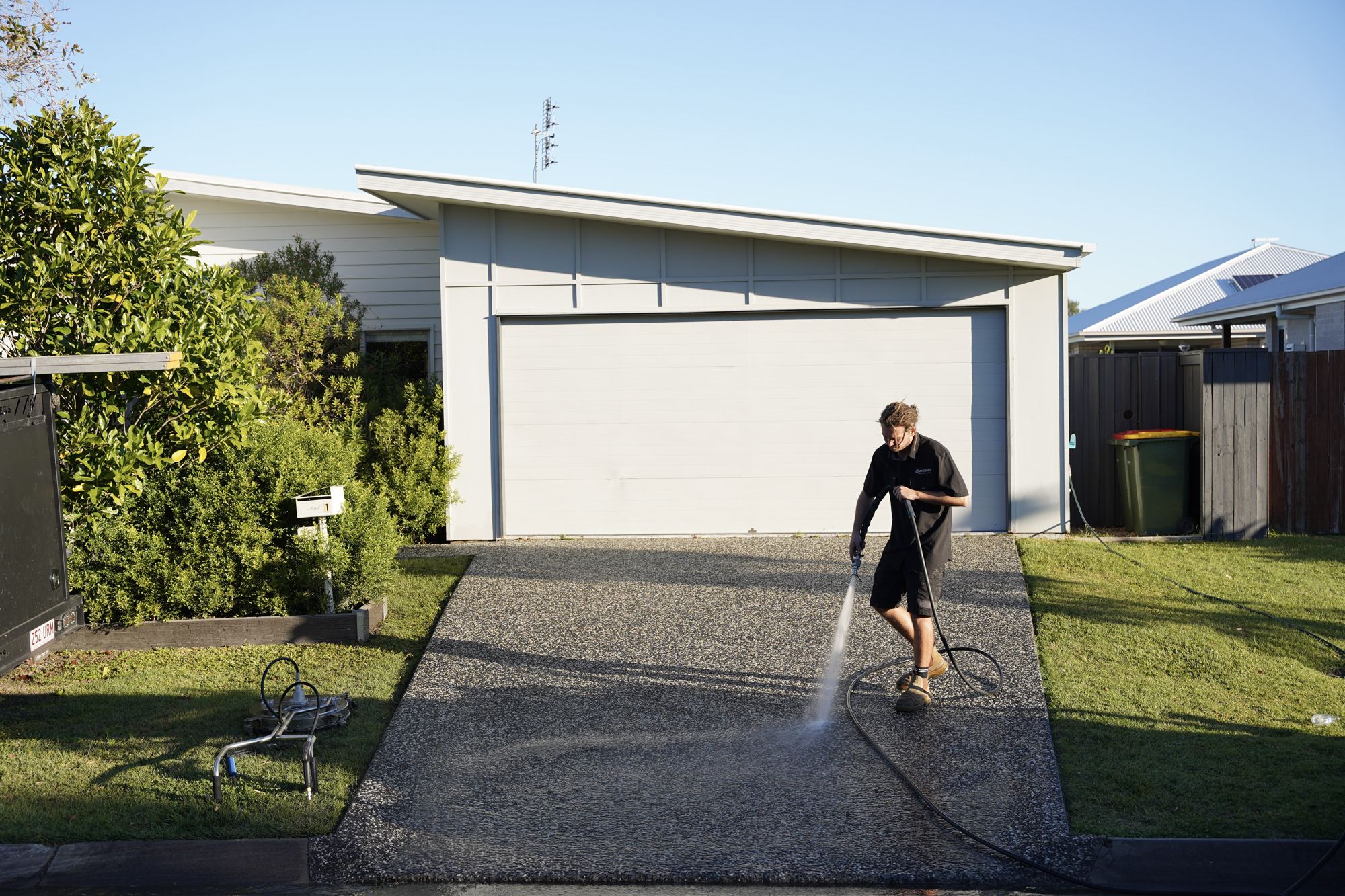 Pressure cleaning a home driveway