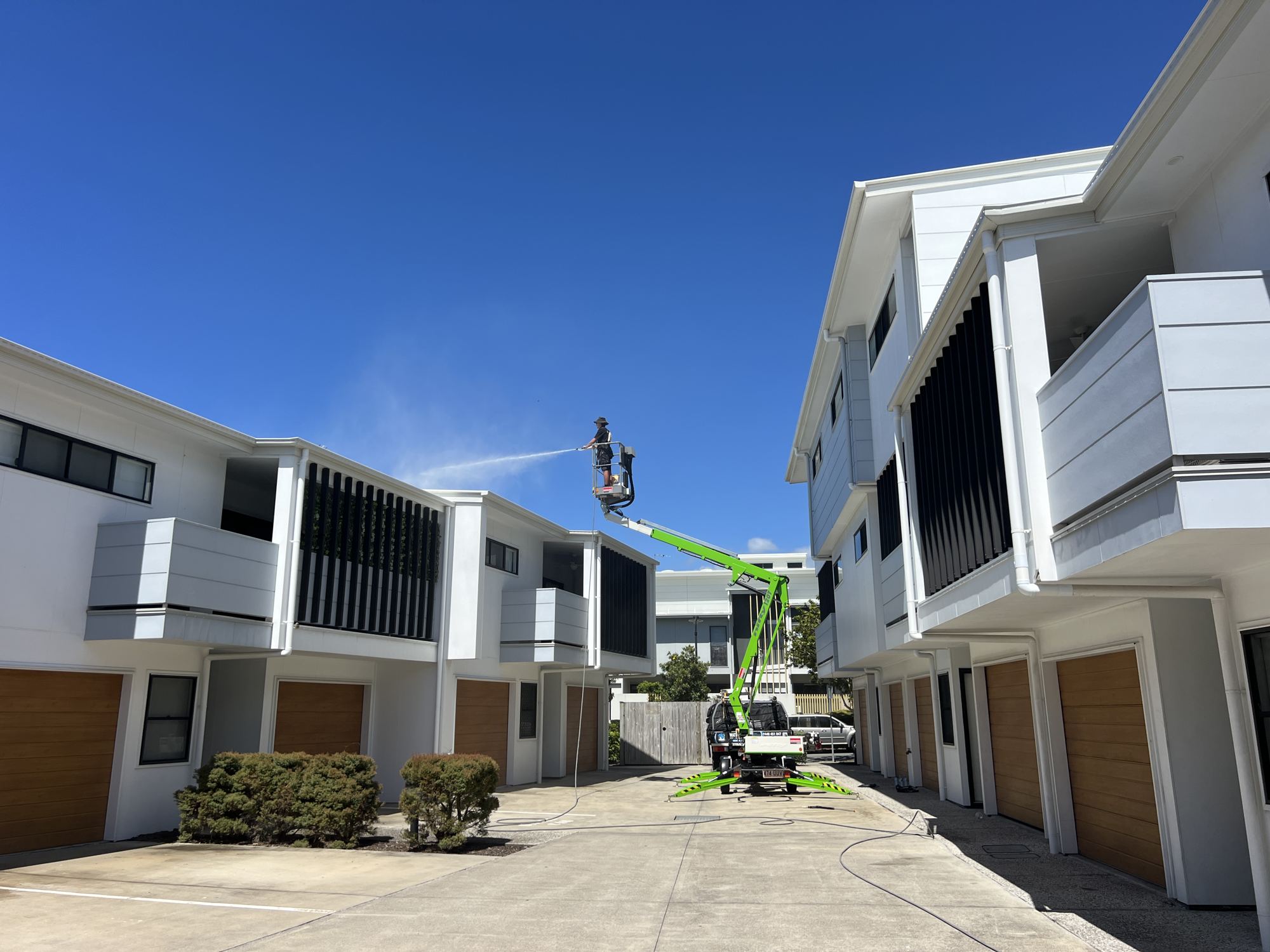 Boom lift washing townhouses